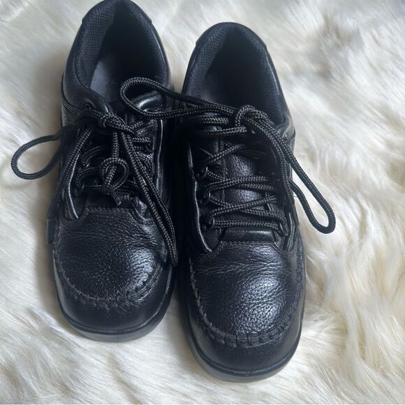 Clarks Black Sneakers Comfortable Stylish Footwear - Picture 2 of 8